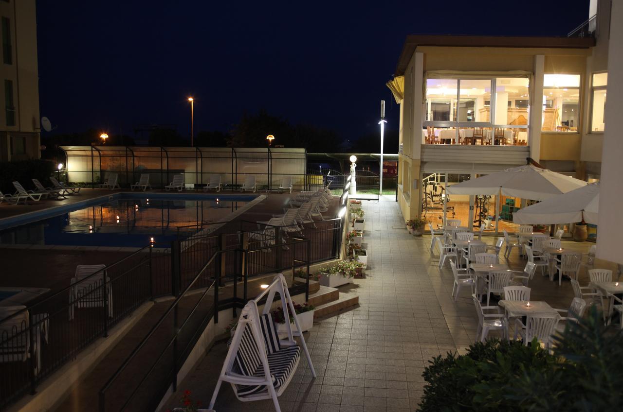 Hotel Plaza Llido Degli Estensi Exterior photo