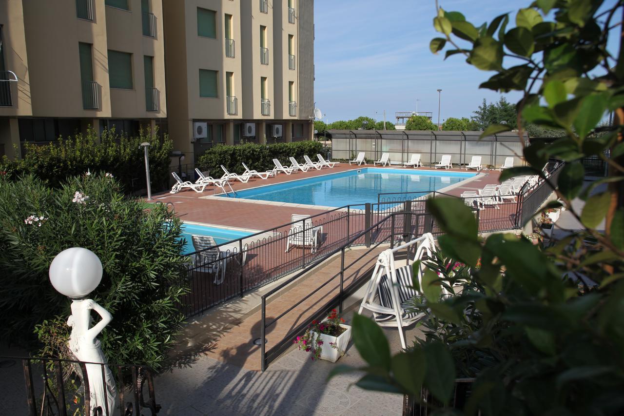 Hotel Plaza Llido Degli Estensi Exterior photo