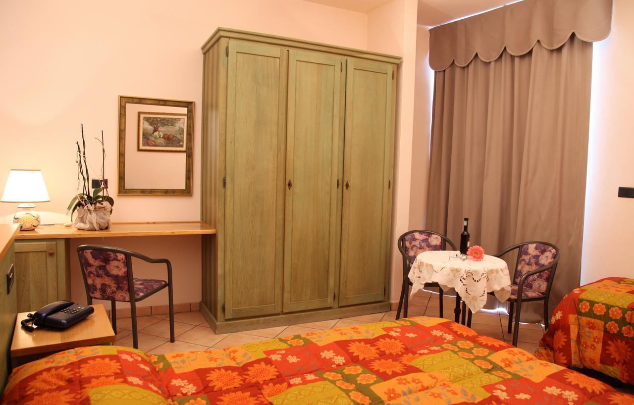 Hotel Plaza Llido Degli Estensi Exterior photo